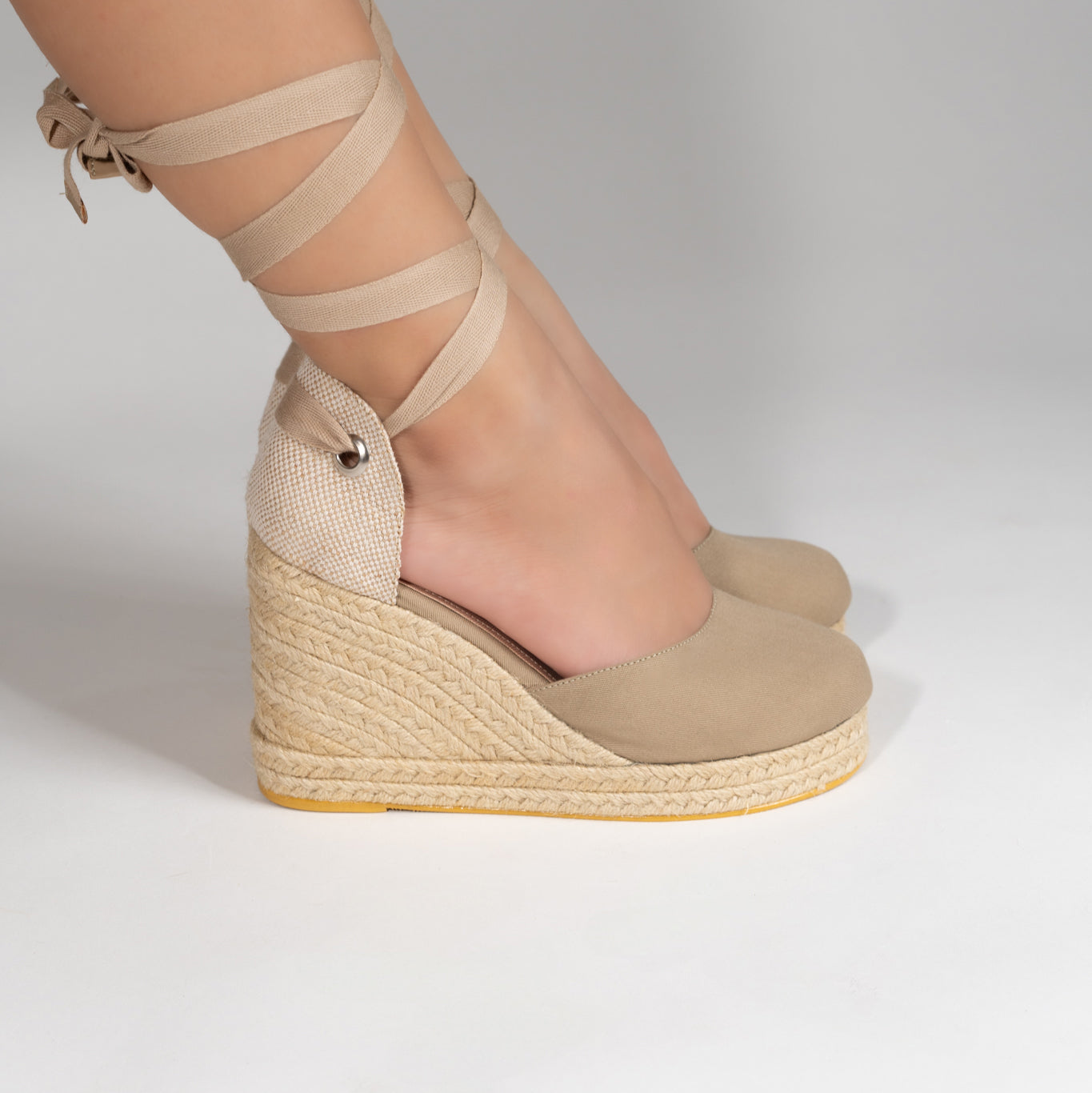 Alpargata cerrada beige