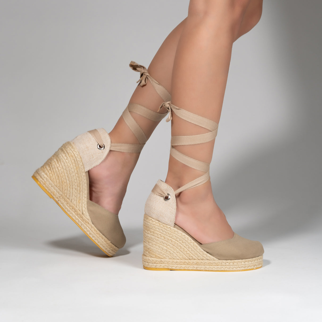 Alpargata cerrada beige
